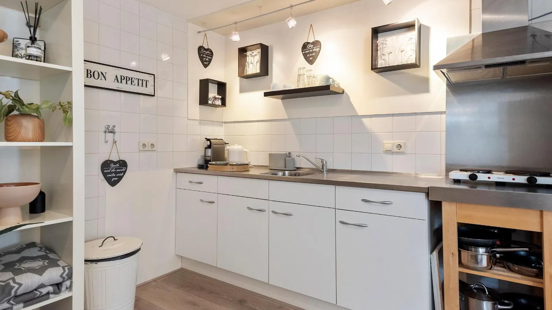 Historical Tiny Home Zandvoort 0*,
